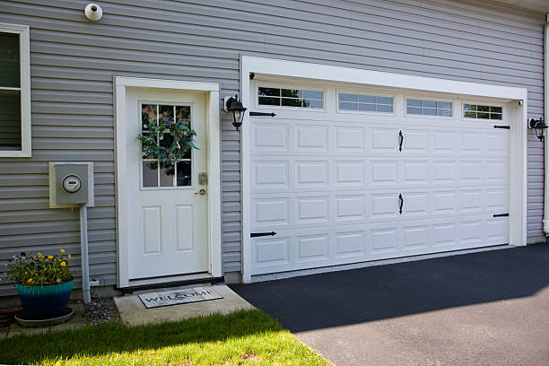 24/7 Emergency Garage Door Panel Replacement experts in Gibson County County, IN